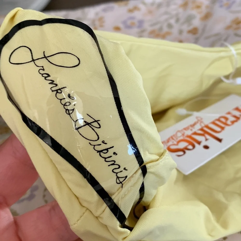 Frankies bikinis “Giselle” bottoms in daffodil xl tags attached